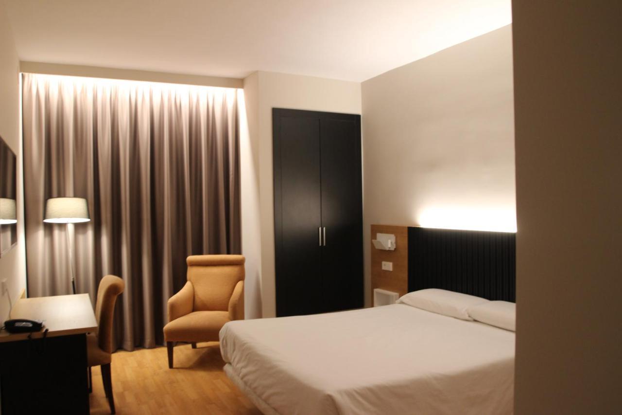 Hotel Alcantara Caces Eksteriør billede