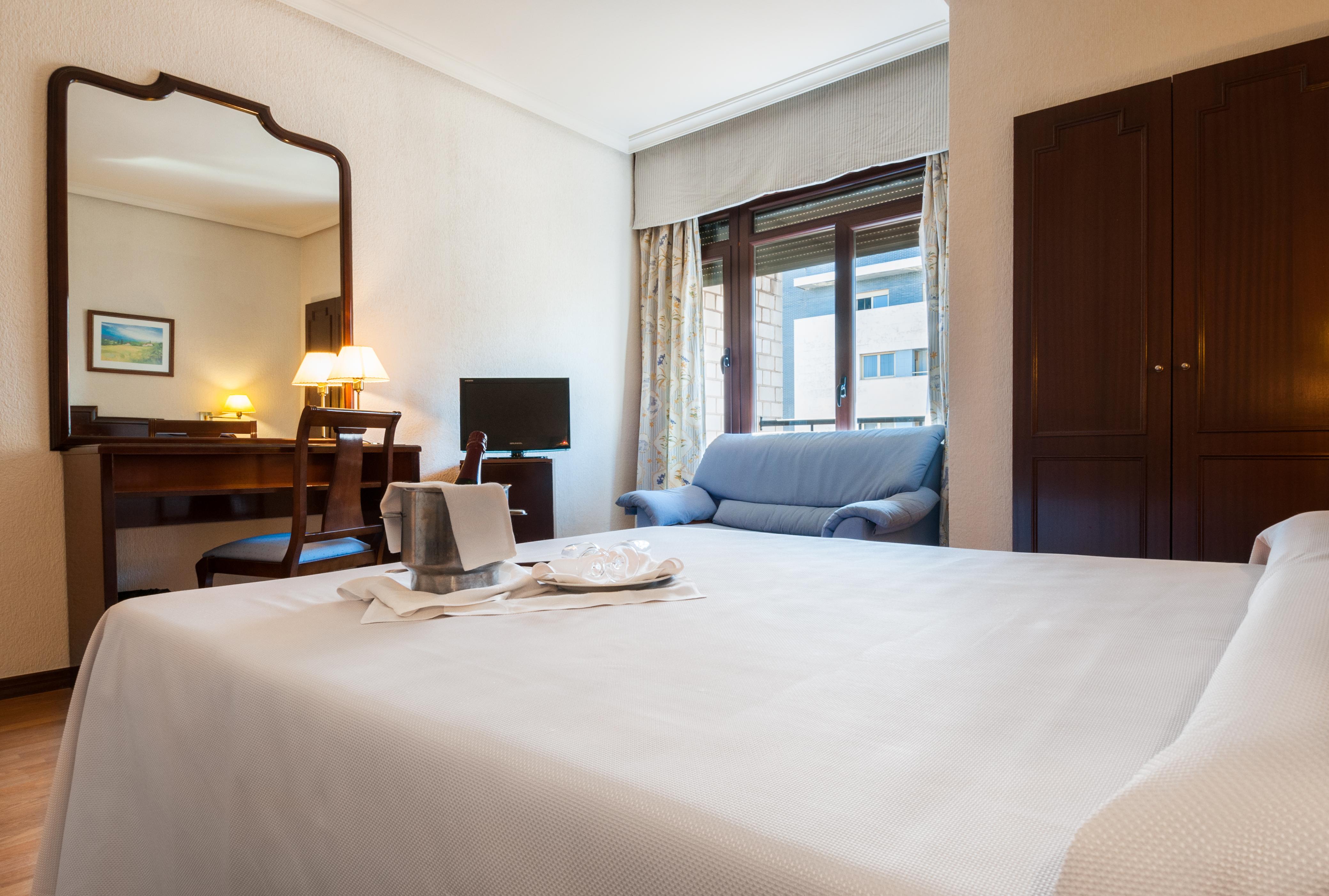 Hotel Alcantara Caces Eksteriør billede