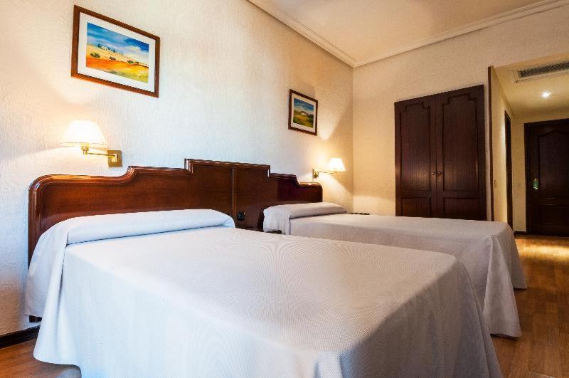 Hotel Alcantara Caces Værelse billede