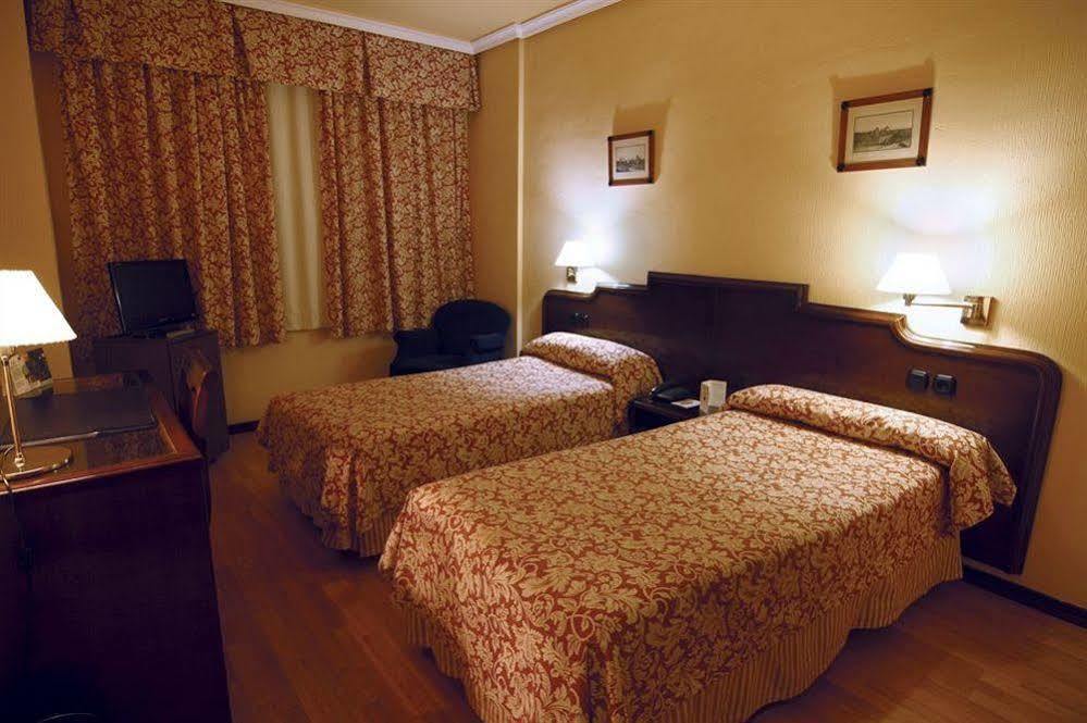 Hotel Alcantara Caces Eksteriør billede